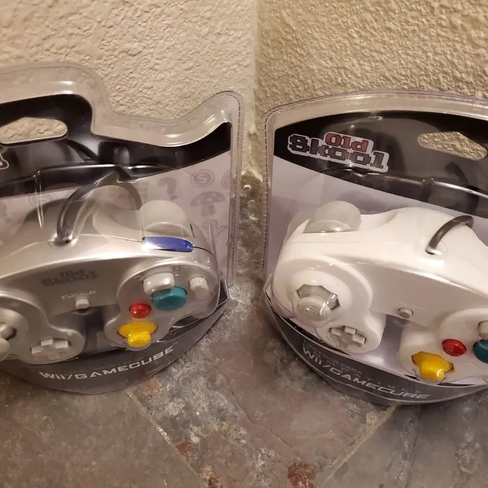 2 Gamecube Controllers - Silver & White (NEW) - Nintendo - Old Skool
